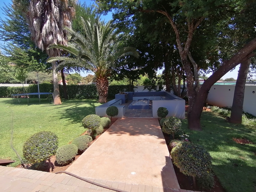 6 Bedroom Property for Sale in Wilkoppies North West